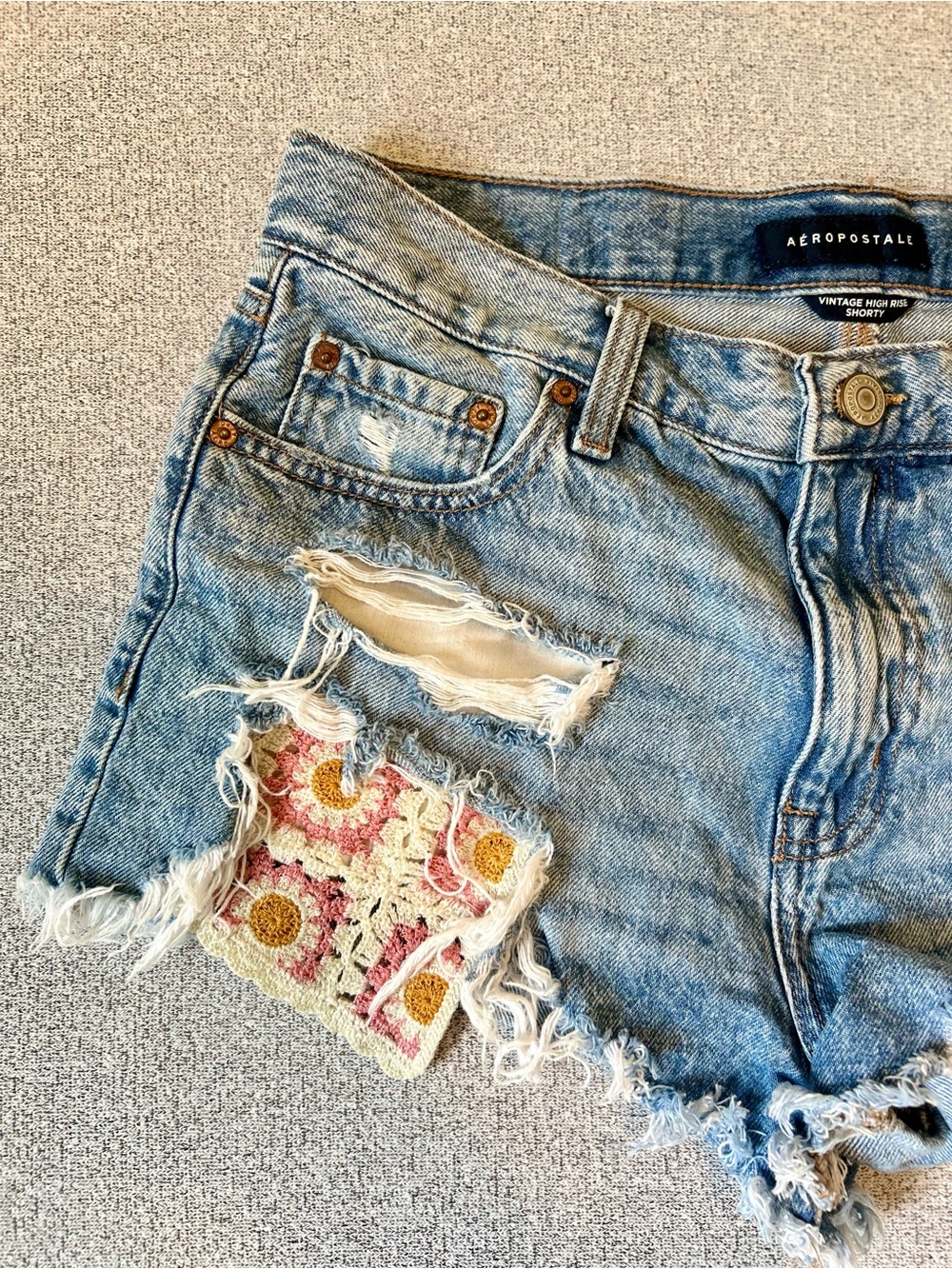 Aeropostale Distressed Floral Crochet Denim Shorts Size 8 Frayed High Rise Boho